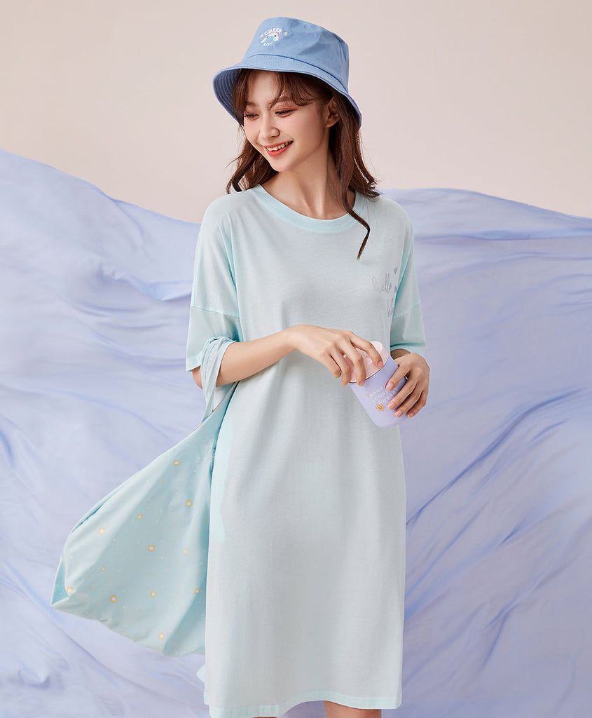 Young Hearts Cozy Minimalist Short Sleeves Dress